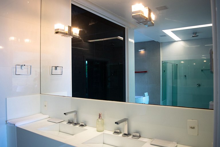 Villa de 6 dormitorios en Joá con piscina - Joa001