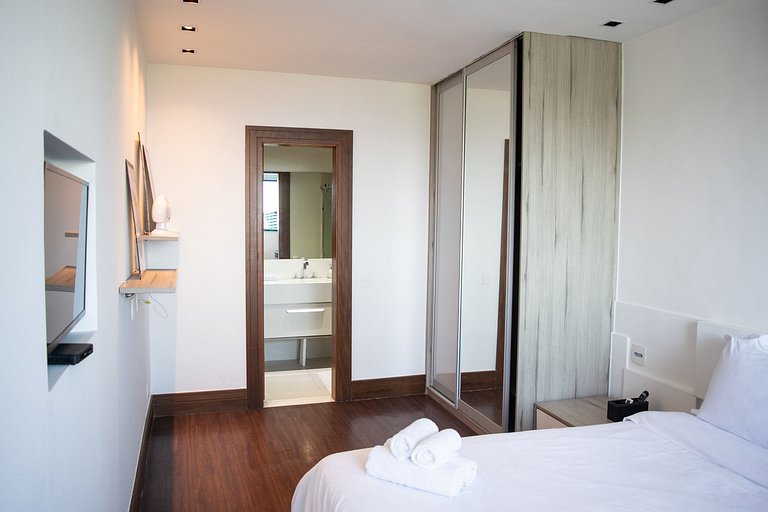 Linda mansão de 6 quartos no Joá - Joa001