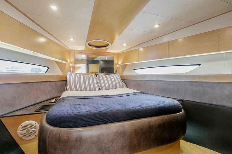 Segue 58ft yacht for rent in Rio