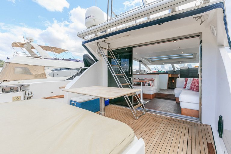 Segue 58ft yacht for rent in Rio