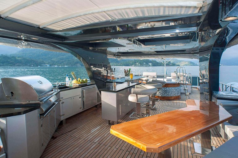 Lussuoso yacht di 112 piedi ad Angra