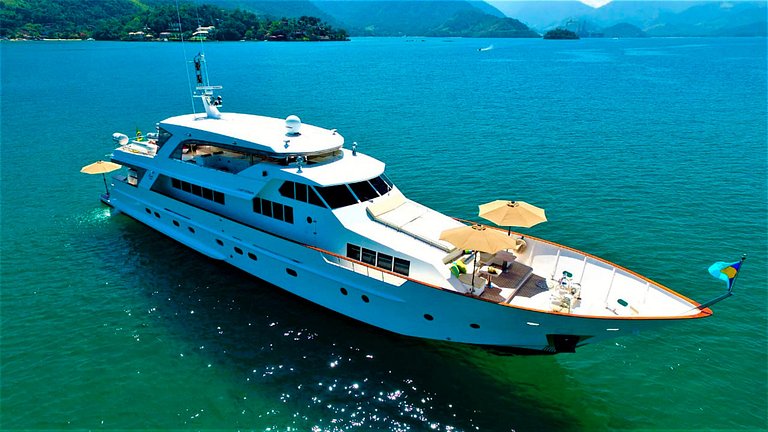 Luxurious 106ft yacht for rent