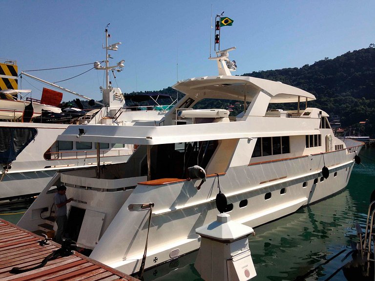 Alquiler de yate de 106 pies