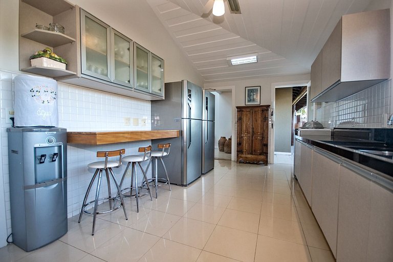 Luxuosa mansão de 6 quartos com piscina