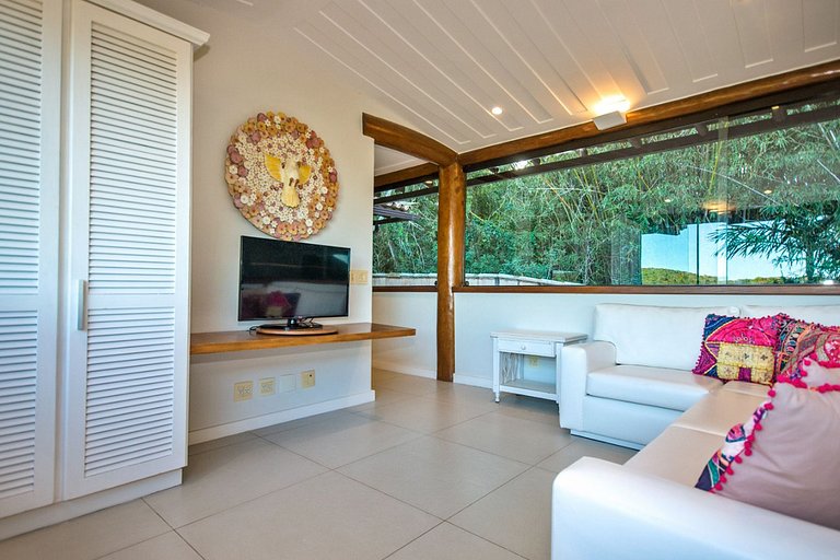 Luxuosa mansão de 6 quartos com piscina