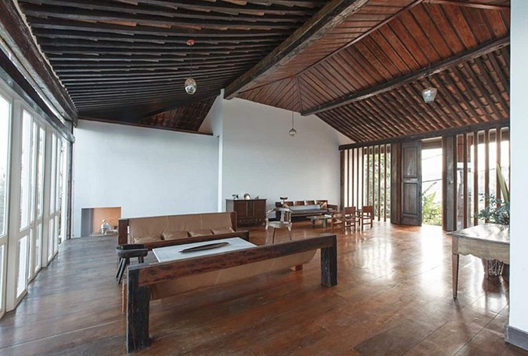 Casa en alto del acantilado en Joatinga