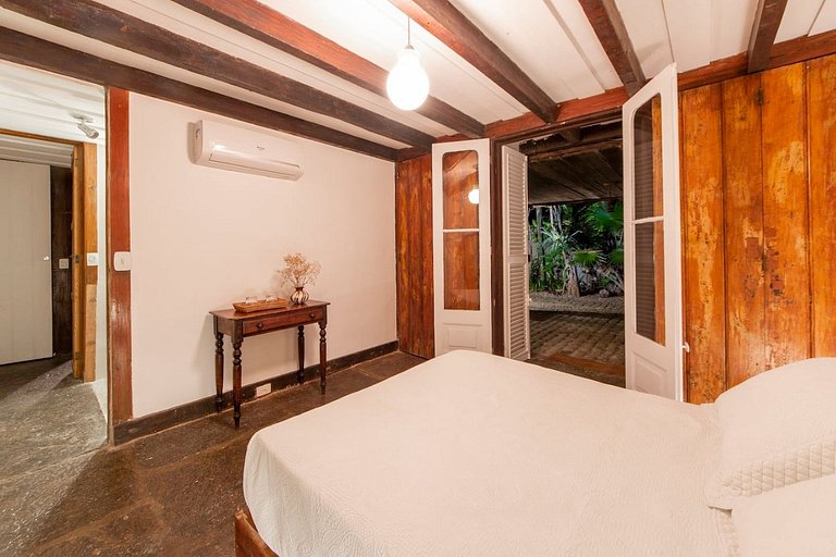 Casa en alto del acantilado en Joatinga