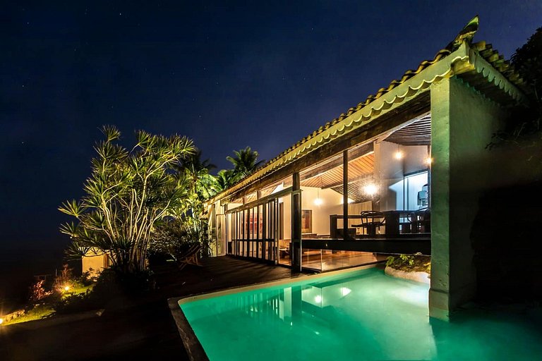 House on top of the cliff in Joatinga