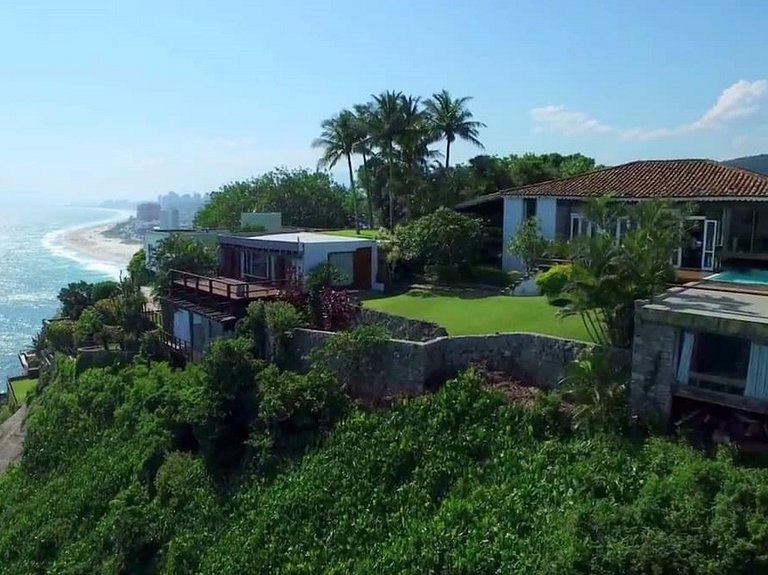 Casa in cima alla scogliera a Joatinga