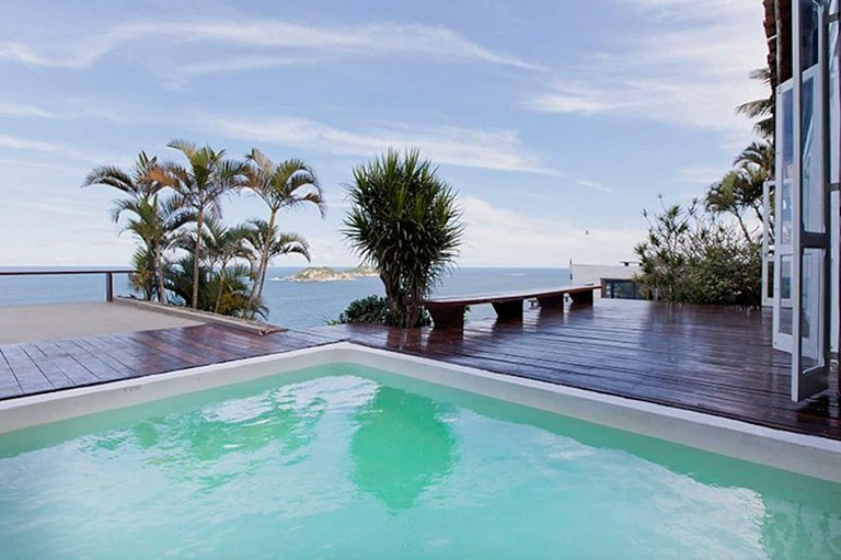 Casa frente-mar na Joatinga