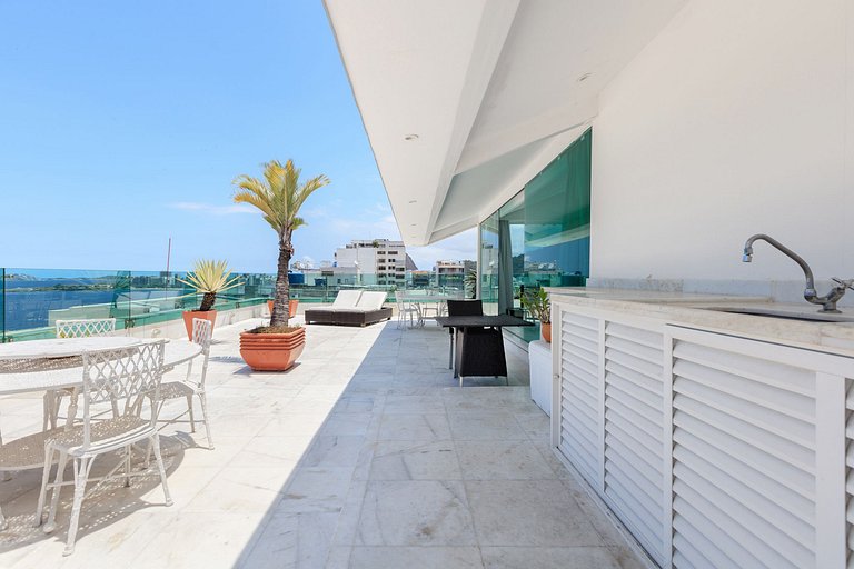 Beachfront penthouse in Copacabana