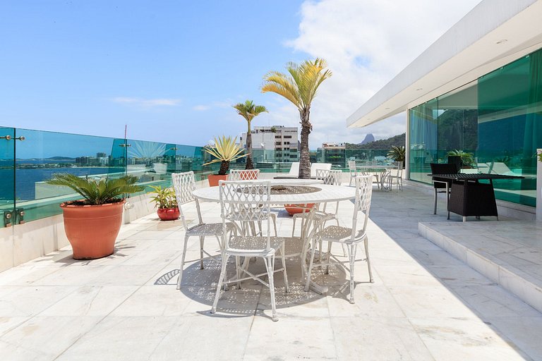 Beachfront penthouse in Copacabana