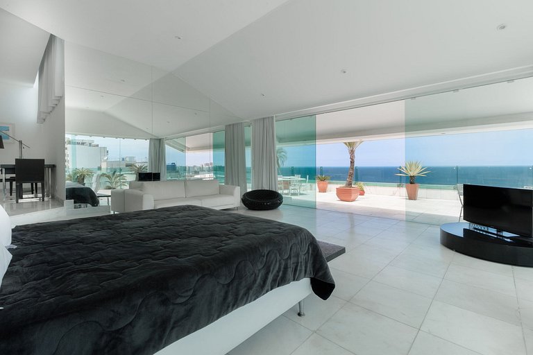 Beachfront penthouse in Copacabana