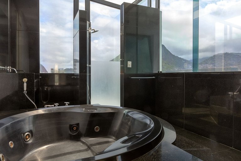 Beachfront penthouse in Copacabana