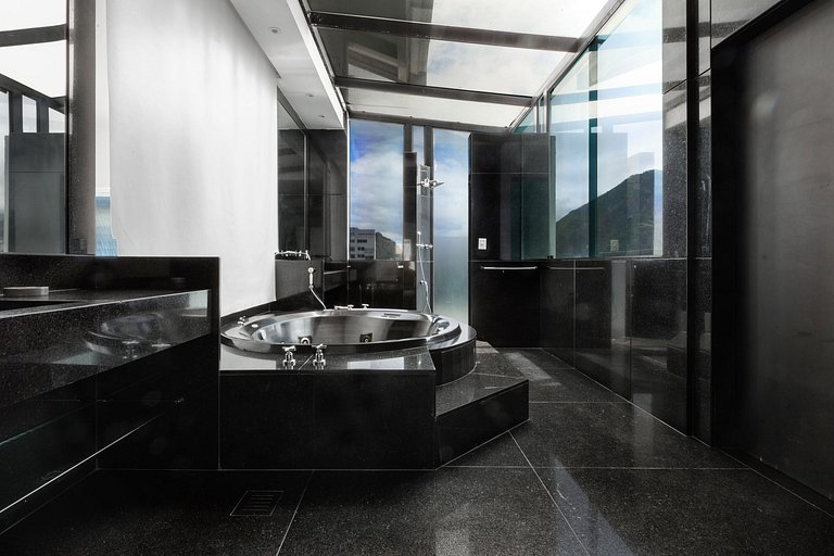 Beachfront penthouse in Copacabana