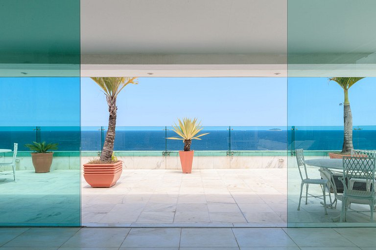 Beachfront penthouse in Copacabana