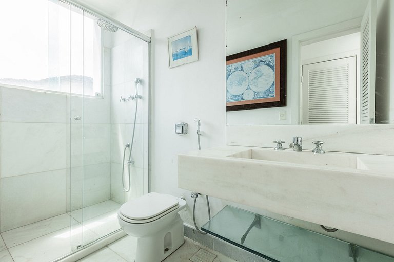Beachfront penthouse in Copacabana