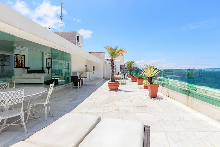 Beachfront penthouse in Copacabana