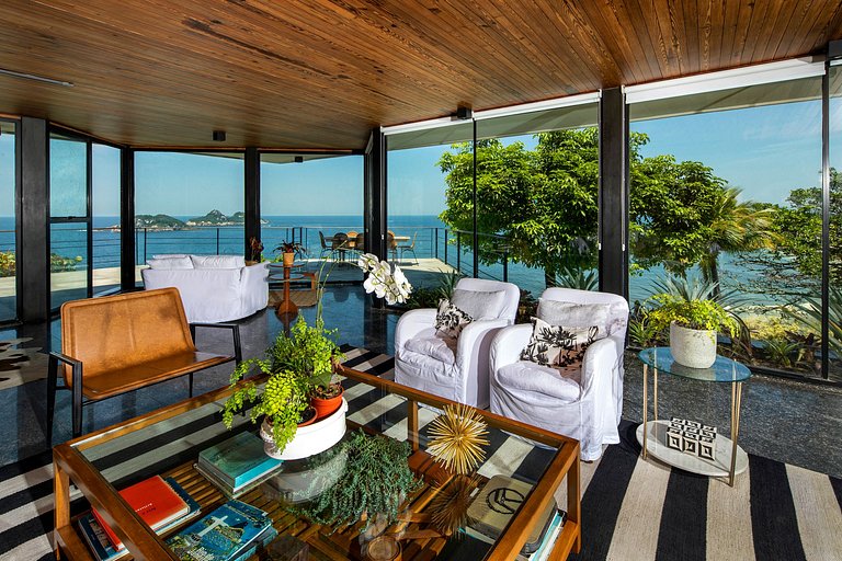 Mansão com vista para o mar no Joá