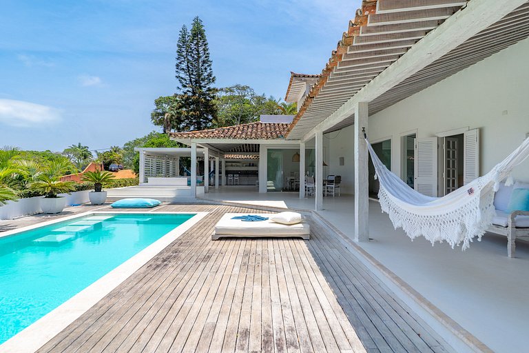 Linda mansão de 5 quartos em Buzios