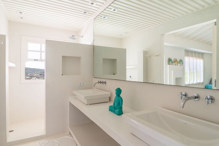 Linda mansão de 5 quartos em Buzios