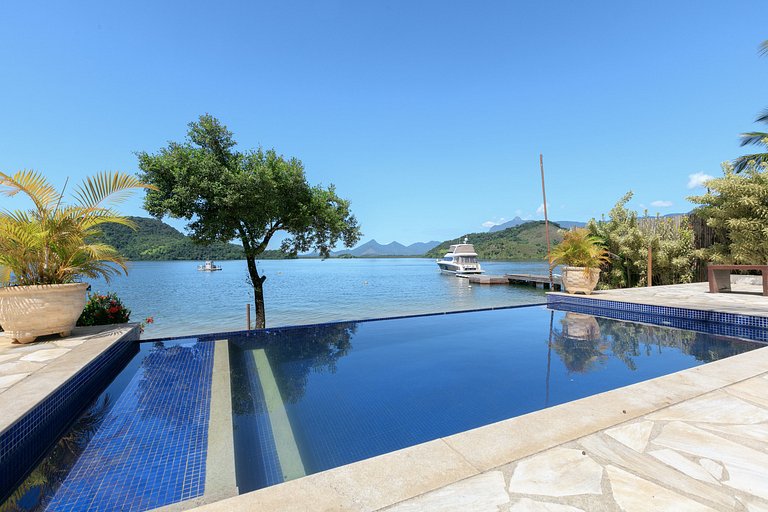 Villa frente mar em Angra dos Reis
