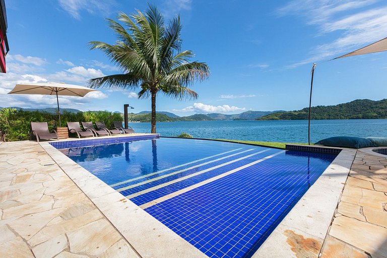 Bella villa fronte mare ad Angra dos Reis