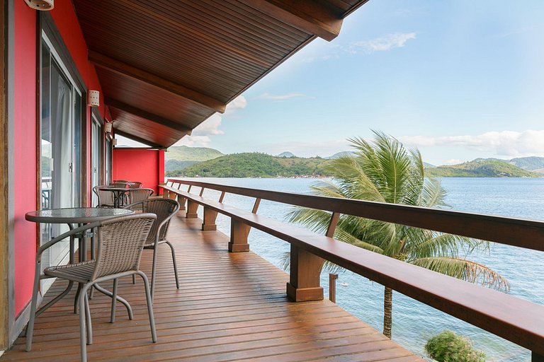 Linda villa frente al mar en Angra