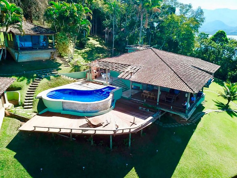 Villa on the hill in Angra dos Reis