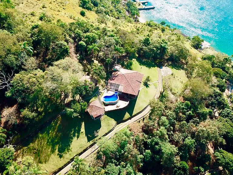 Villa on the hill in Angra dos Reis