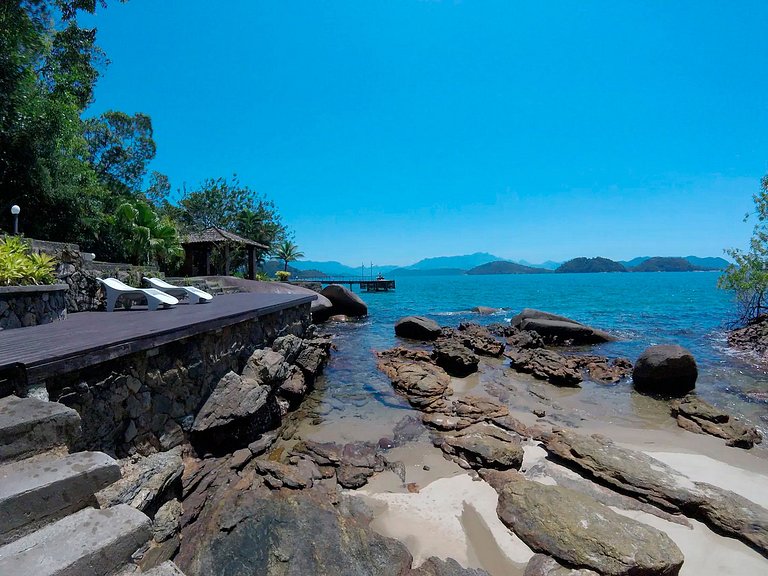 Casa no topo da colina em Angra dos Reis