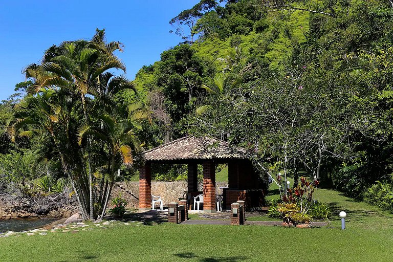 Villa on the top of the hill in Angra dos Reis
