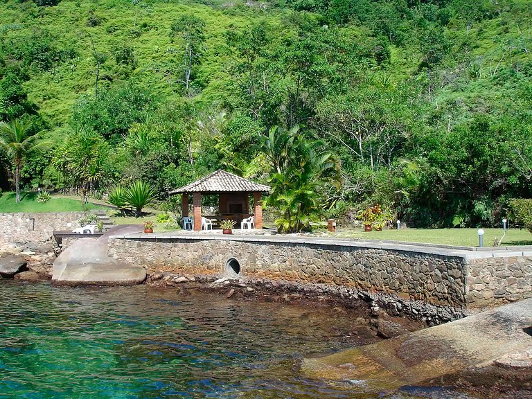 Maison au sommet de la colline à Angra dos Reis