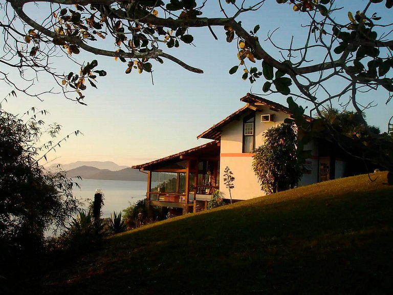 Casa en lo alto de colina en Angra dos Reis