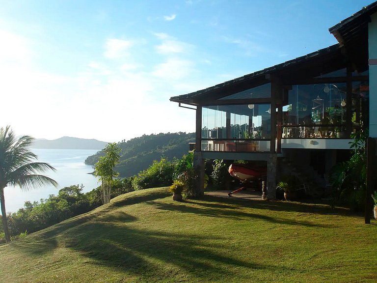 Casa no topo da colina em Angra dos Reis