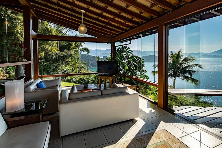 Casa en lo alto de colina en Angra dos Reis