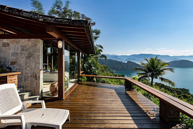 Maison au sommet de la colline à Angra dos Reis