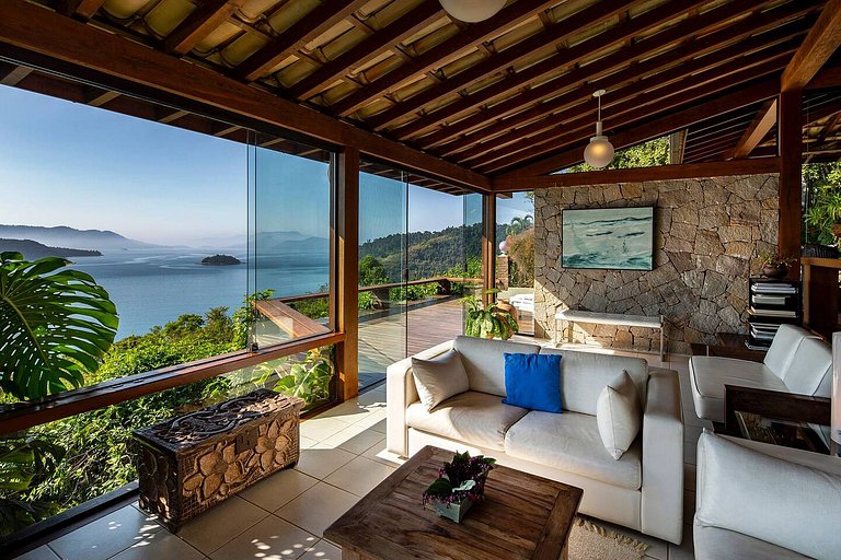 Villa on the top of the hill in Angra dos Reis