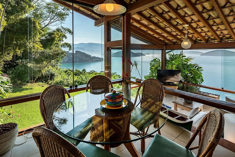 Maison au sommet de la colline à Angra dos Reis