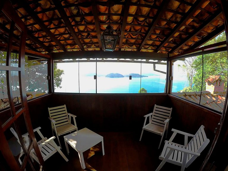 Casa en lo alto de colina en Angra dos Reis