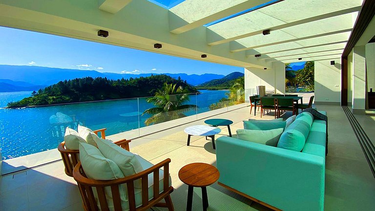 Modern house by the sea in Angra dos Reis