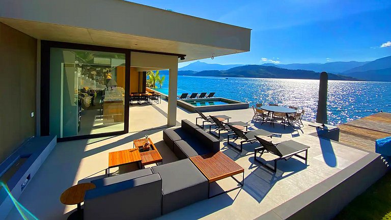 Casa in riva al mare ad Angra dos Reis