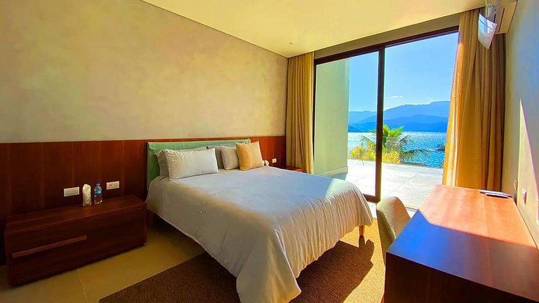 Modern house by the sea in Angra dos Reis