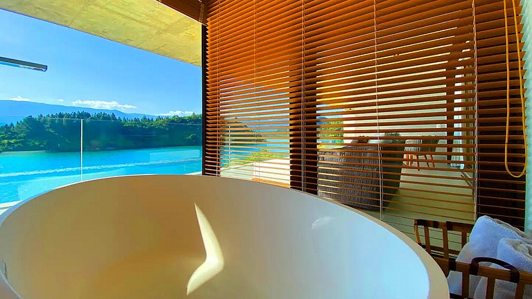 Modern house by the sea in Angra dos Reis