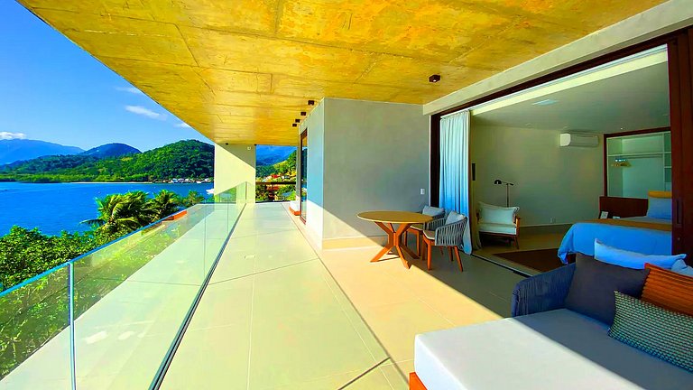 Modern house by the sea in Angra dos Reis