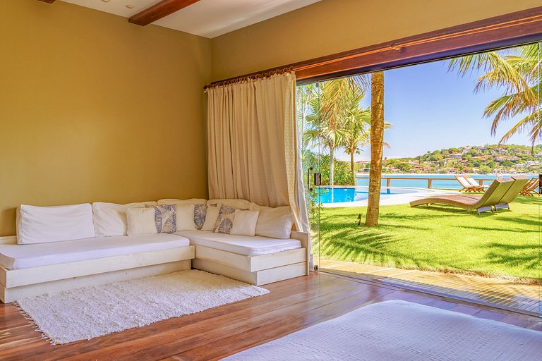 Luxurious oceafront villa in Buzios