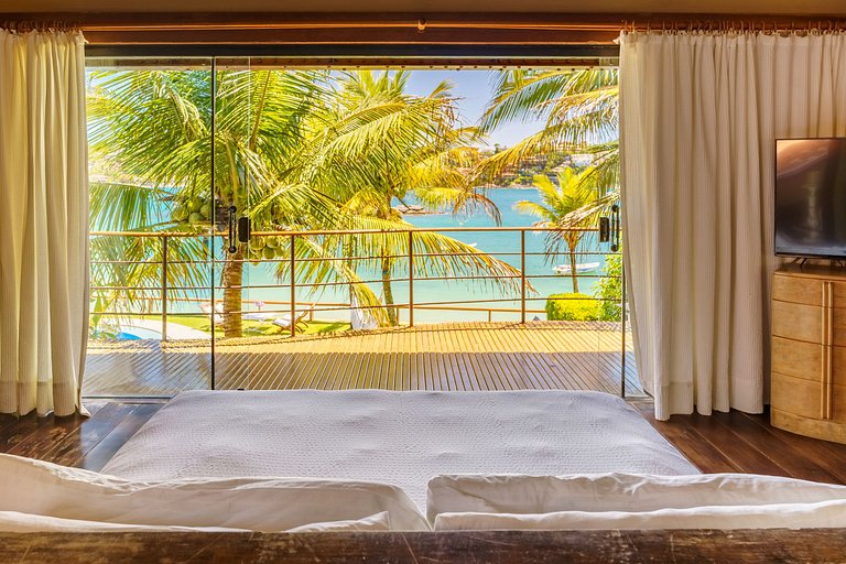 Luxurious oceafront villa in Buzios