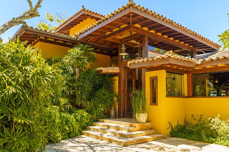 Luxurious oceafront villa in Buzios