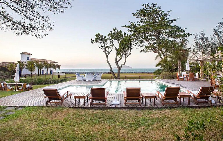 Luxury mansion with pool in Búzios