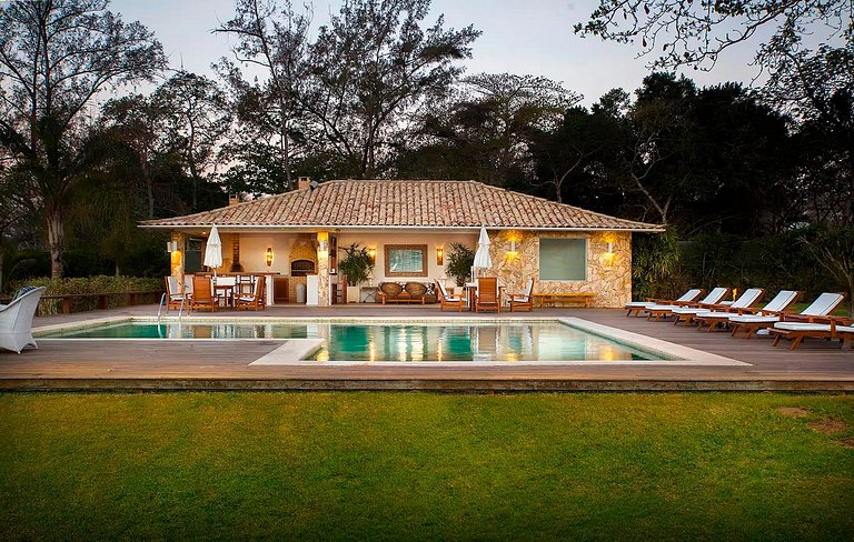 Mansão de luxo com piscina em Búzios